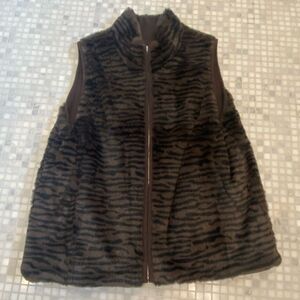Cedrics Women’s Dark Brown Reversible Fur Vest
